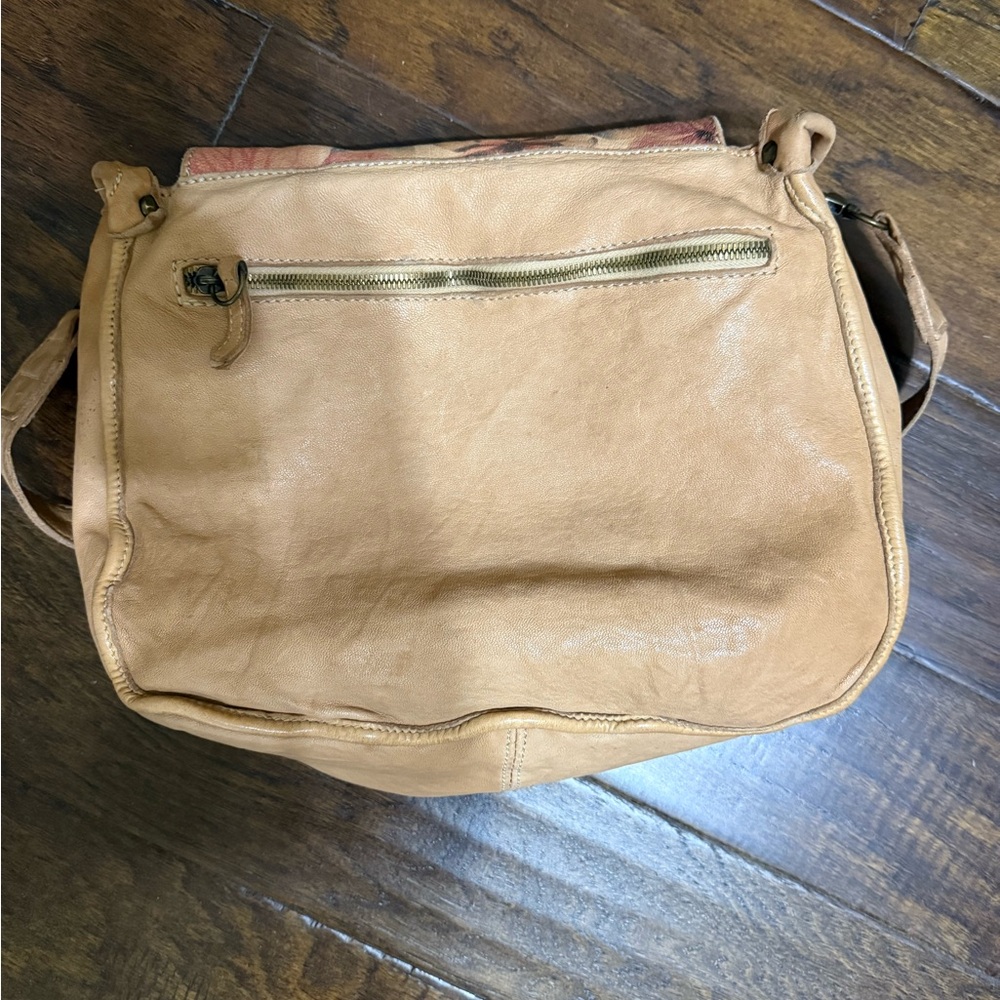 Sundance Floral Tan Leather Shoulder Bag - Picture 4 of 6